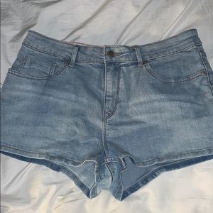 Roxy jean shorts size 28